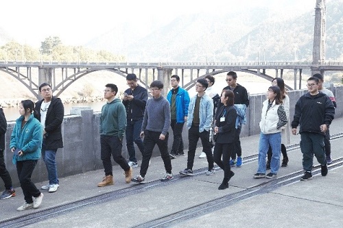 5df10e752f524.jpg 4.jpg