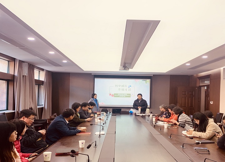 5def650d04b7b.jpg 641337731657656811.jpg