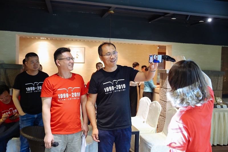 5d2376de65bef.jpeg 美国连线.jpeg