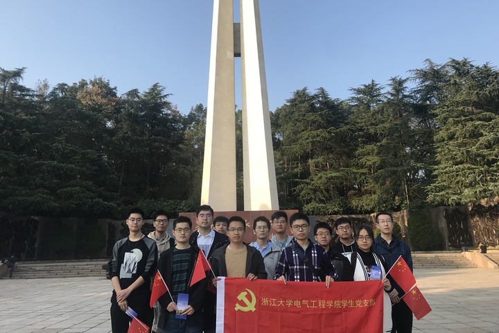 5dcb62e737bd8.jpg R5 2.jpg