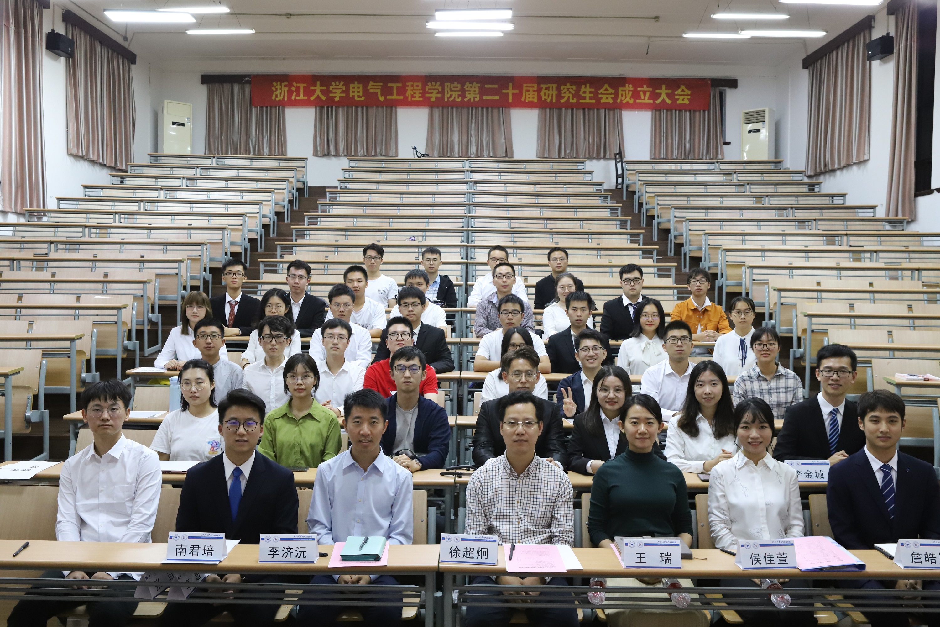 5da48d84e1483.jpg 5da48d84e1483.jpg