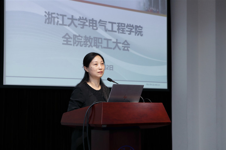 5ed702f01d475.jpg 汤书记_副本.jpg