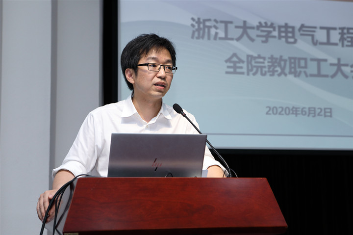 5ed702dc86112.jpg 盛院长_副本.jpg