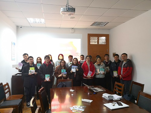 5dfac6dd41576.jpg 合影.jpg