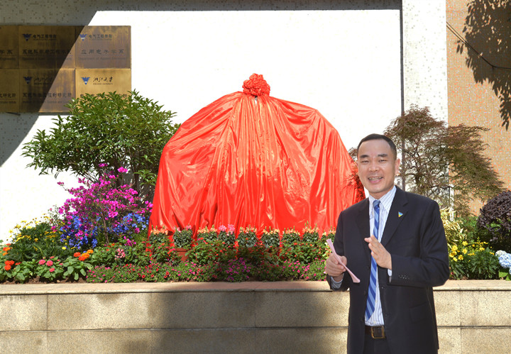 5ebbe29157bf5.jpg 02.jpg