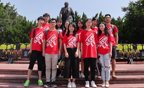 5b6d08f25aace.jpg 莲花山合影.jpg