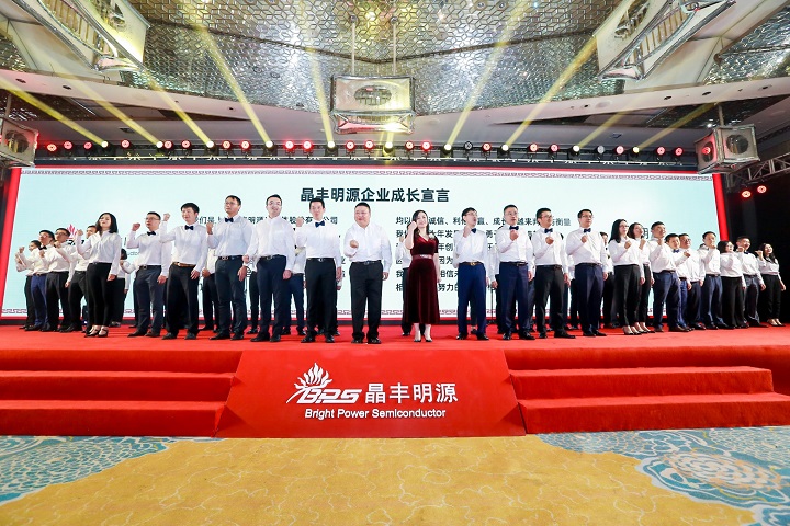 5da673545c7a8.jpg 551489354141279374.jpg