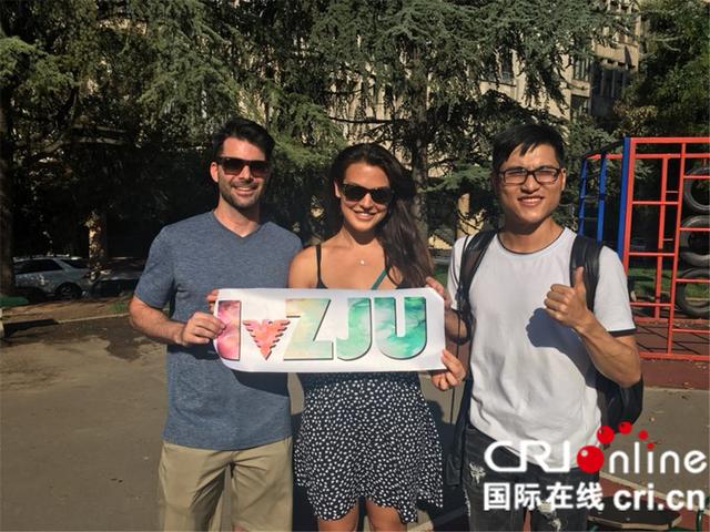 5b8ddb2f6810b.jpg 街头采访.jpg